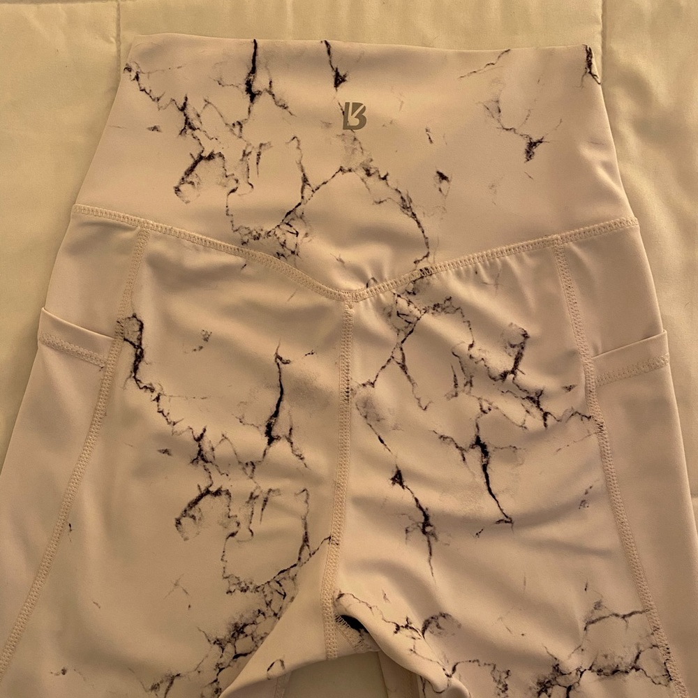 ***VERY RARE*** White Marble Buff Bunny Leggings